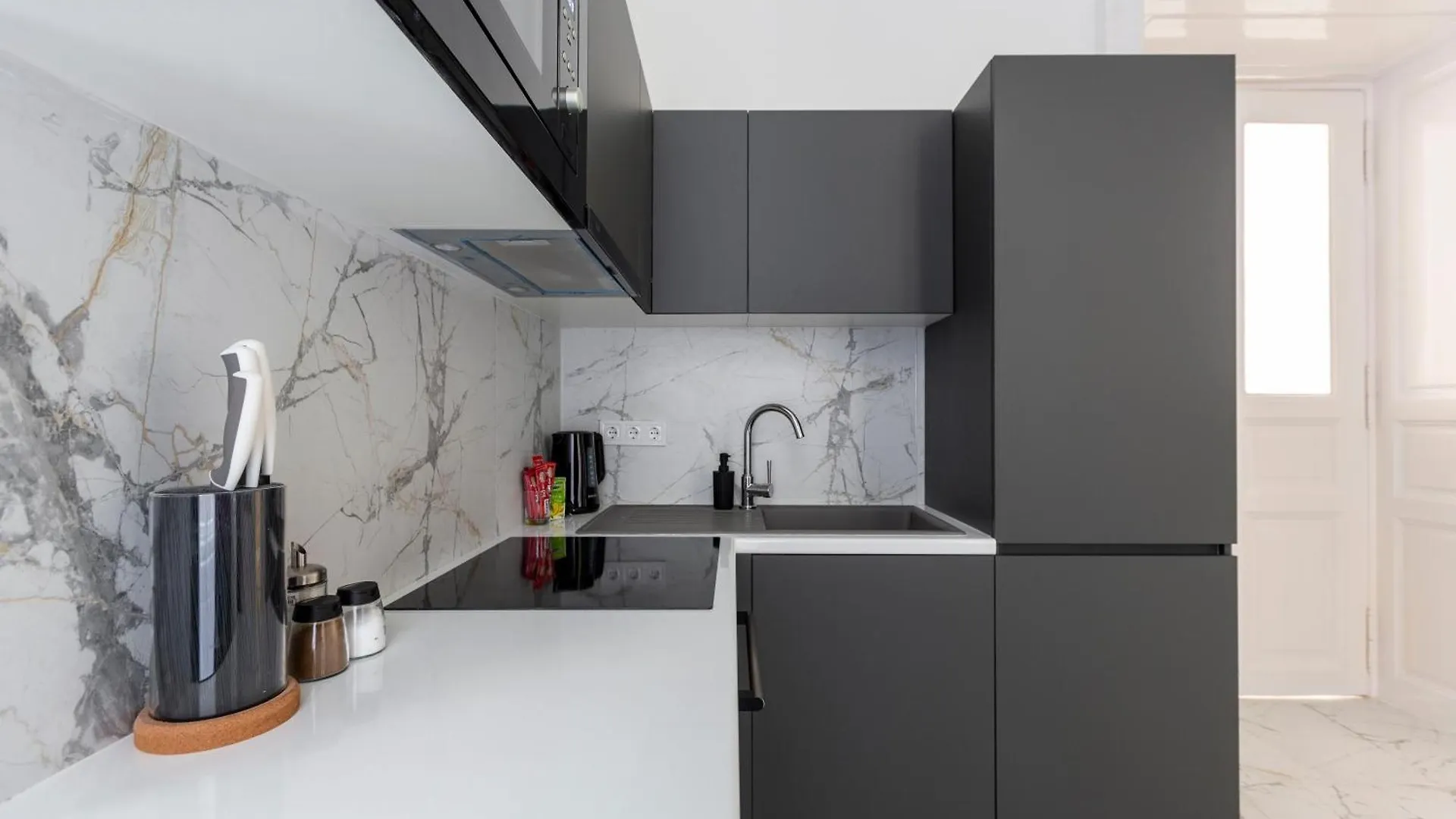Luxurious Prestige Residence Next To The New York Cafe Budapest 0*,
