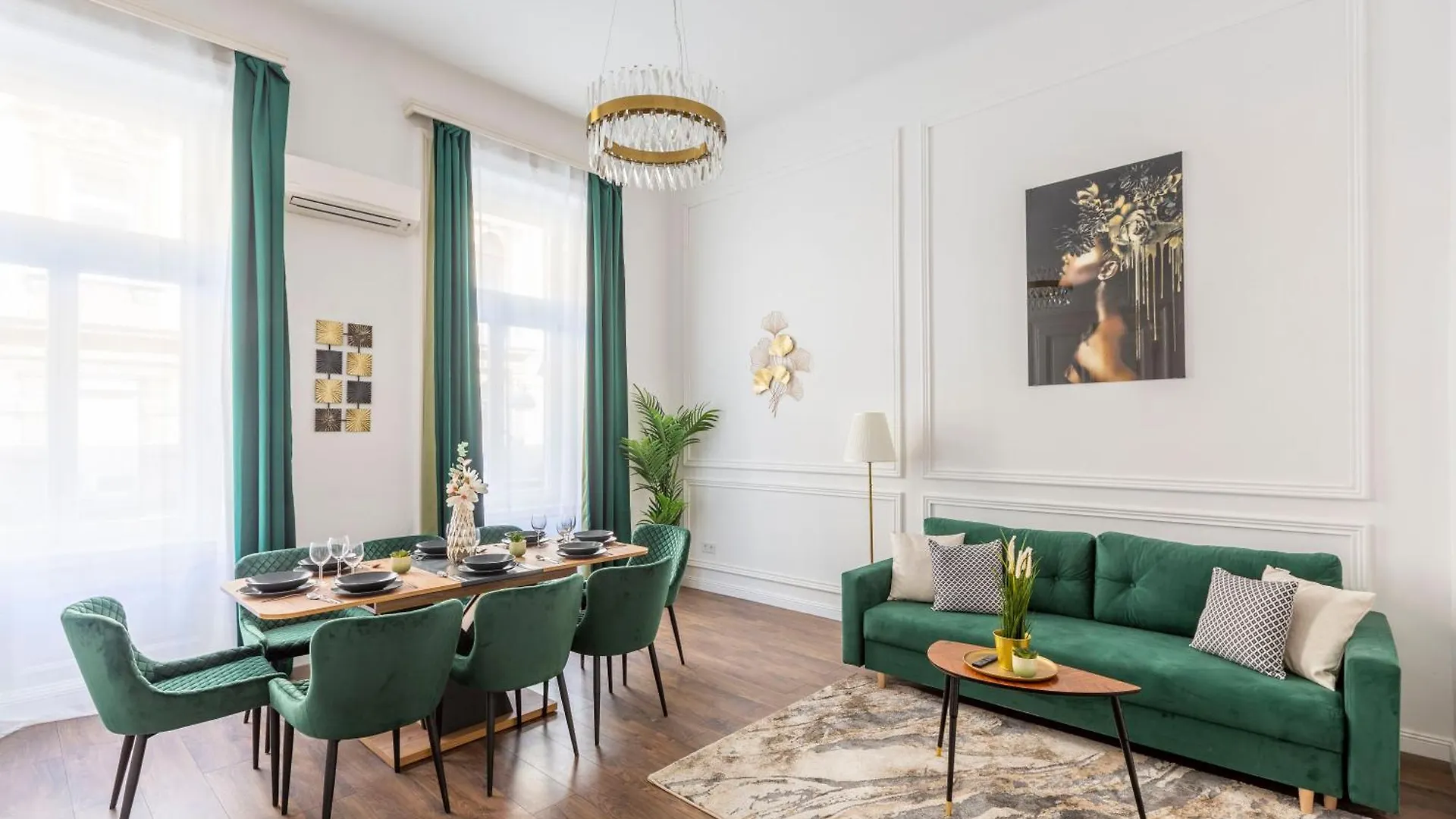 Luxurious Prestige Residence Next To The New York Cafe Budapest Apartment