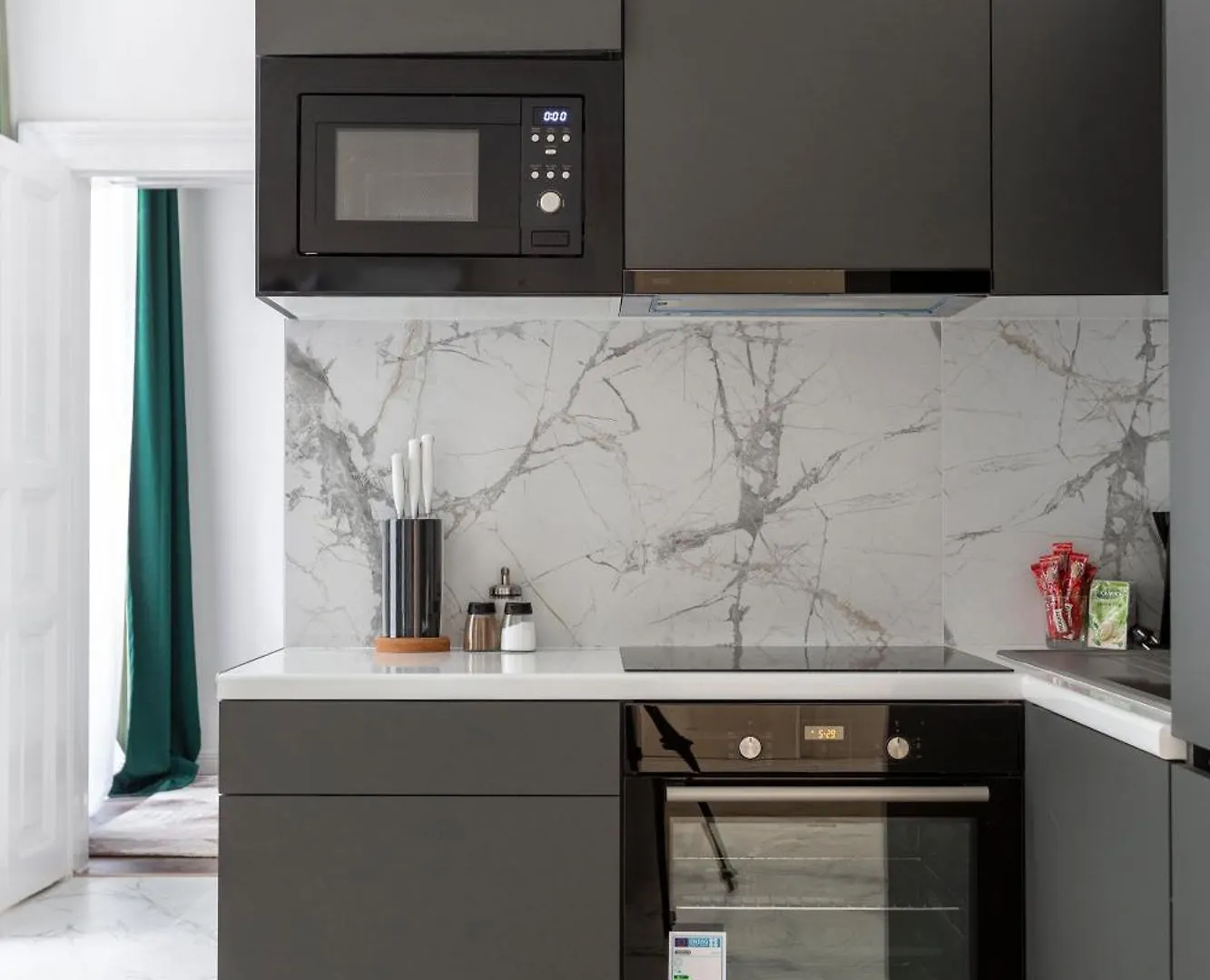 Luxurious Prestige Residence Next To The New York Cafe Budapest Apartment