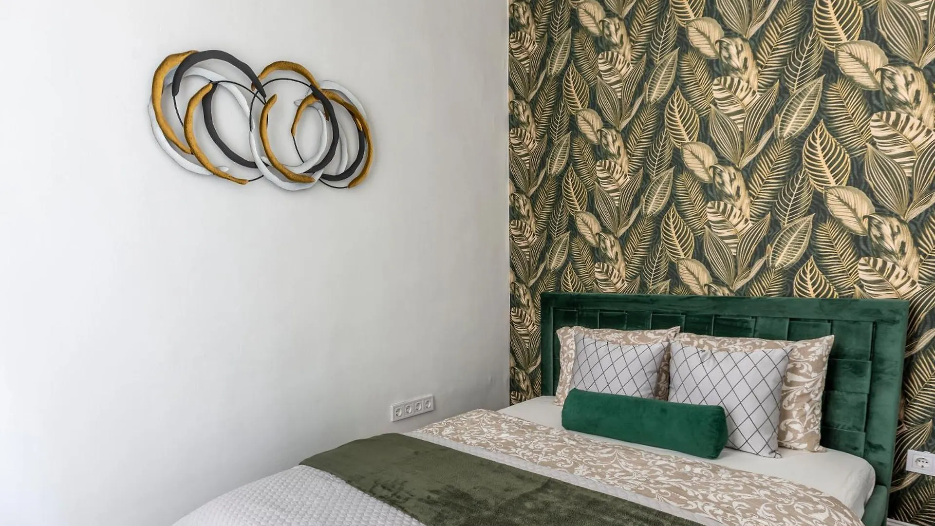 Luxurious Prestige Residence Next To The New York Cafe Budapest Apartment