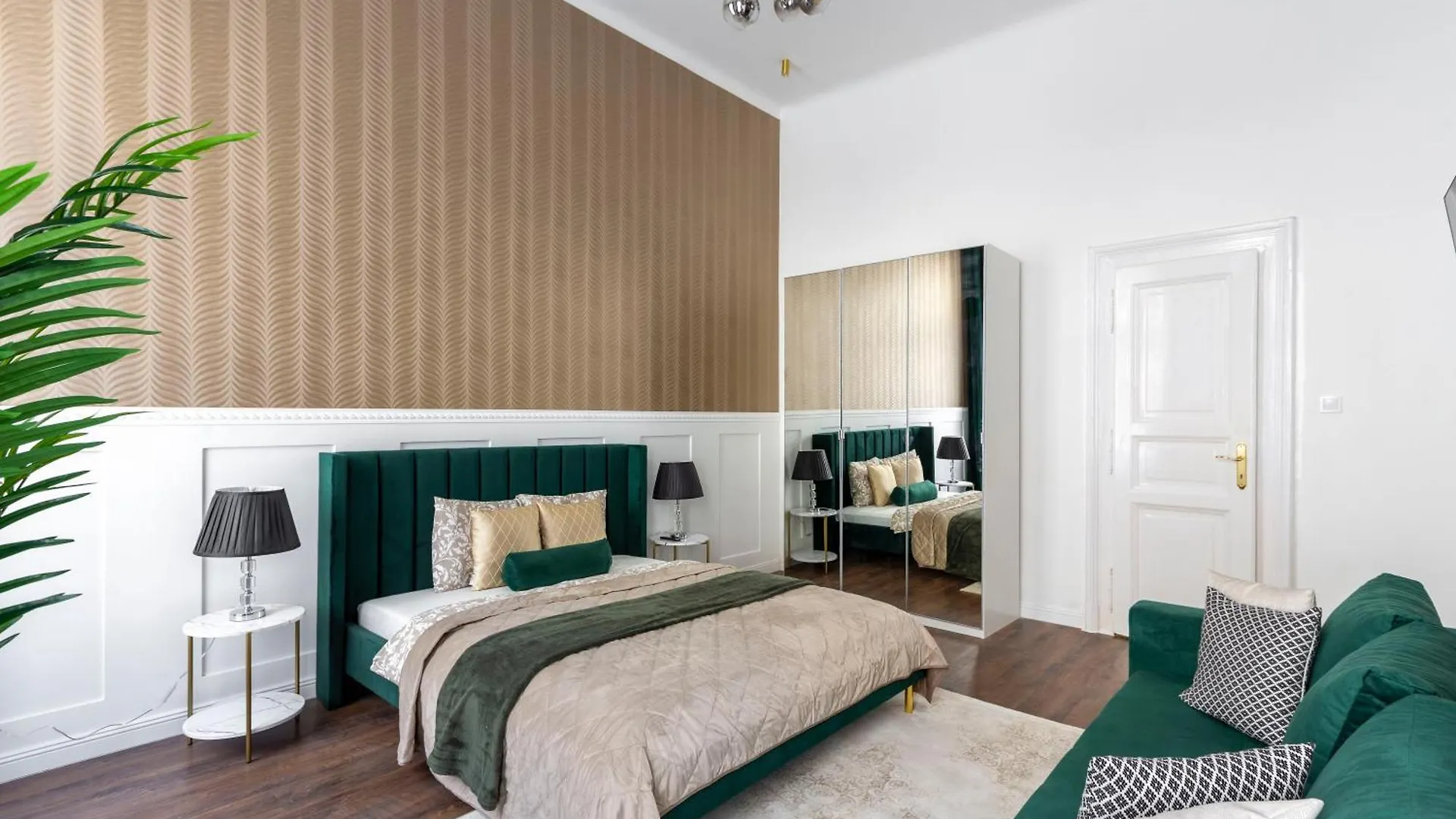 Luxurious Prestige Residence Next To The New York Cafe Budapest