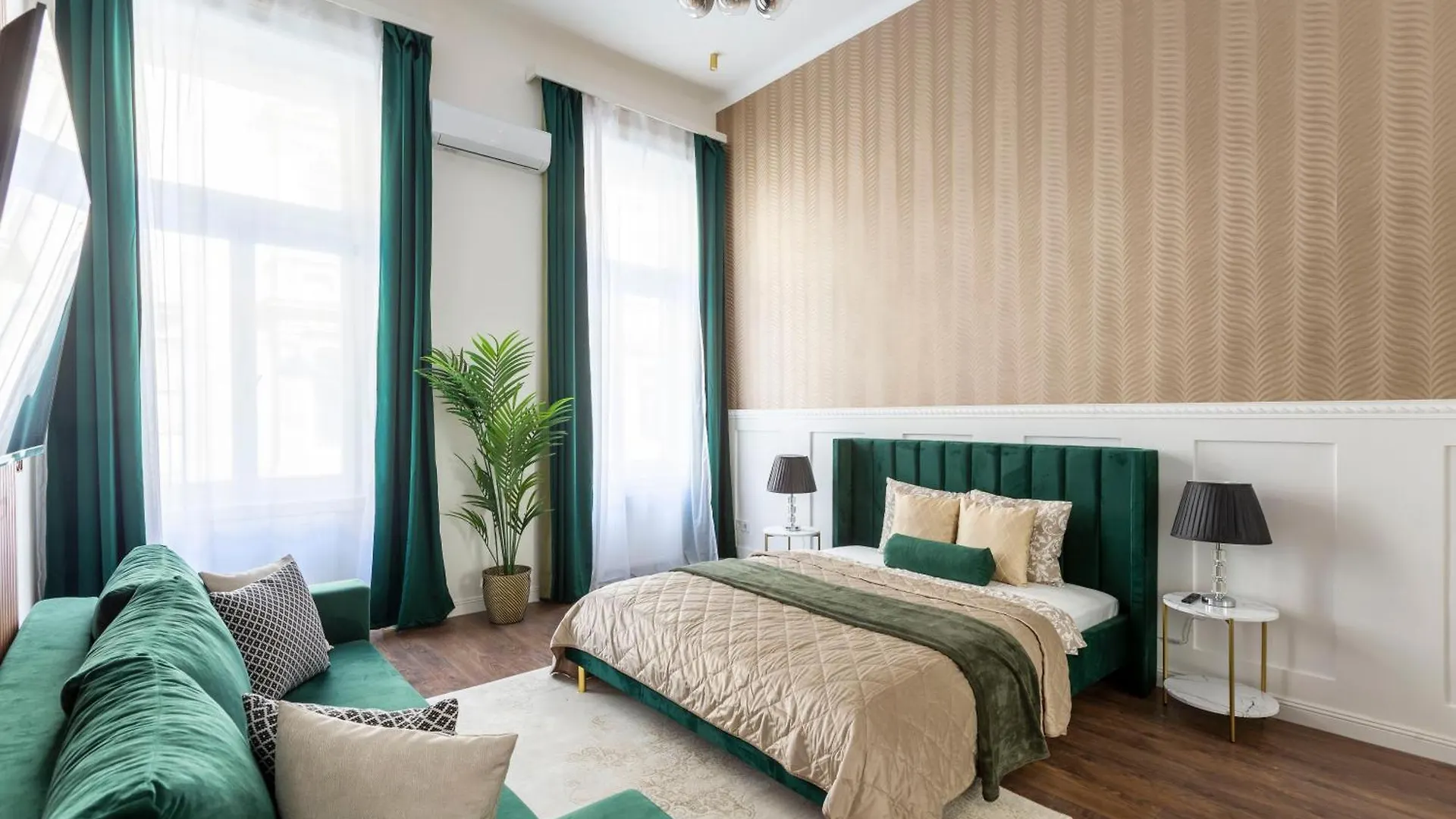 Luxurious Prestige Residence Next To The New York Cafe Budapest